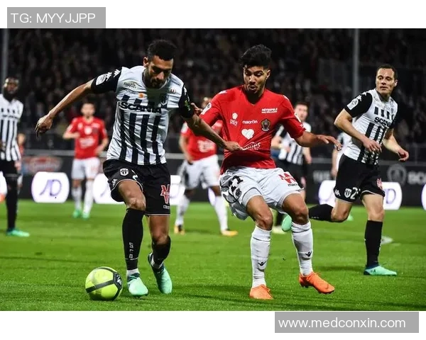 总是遭遇重创的足球明星背后的故事与奋斗历程 总是遭遇重创的足球明星背后的故事与奋斗历程