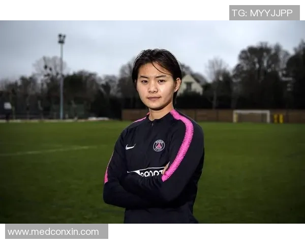 足球明星妻子的魅力瞬间展现她们背后的故事与风采 足球明星妻子的魅力瞬间展现她们背后的故事与风采