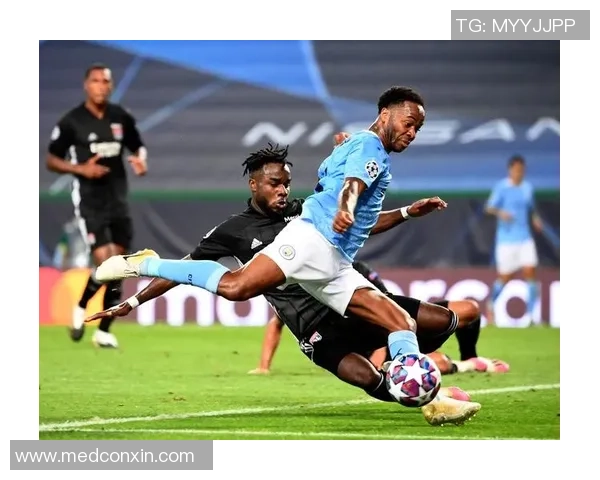 足球明星用足球反击对手瞬间集锦展现球场智慧与风采 足球明星用足球反击对手瞬间集锦展现球场智慧与风采