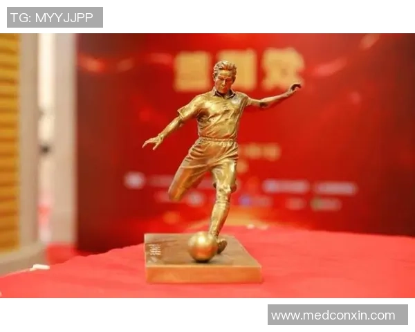 足球明星欢庆夺冠时刻展现激情与荣耀的精彩瞬间 足球明星欢庆夺冠时刻展现激情与荣耀的精彩瞬间