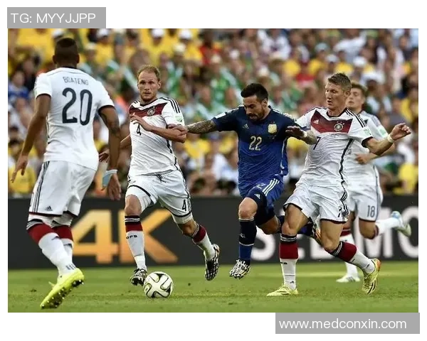 重庆足球队荣登足球团队协作排行榜第一名展现团队精神与默契配合 重庆足球队荣登足球团队协作排行榜第一名展现团队精神与默契配合